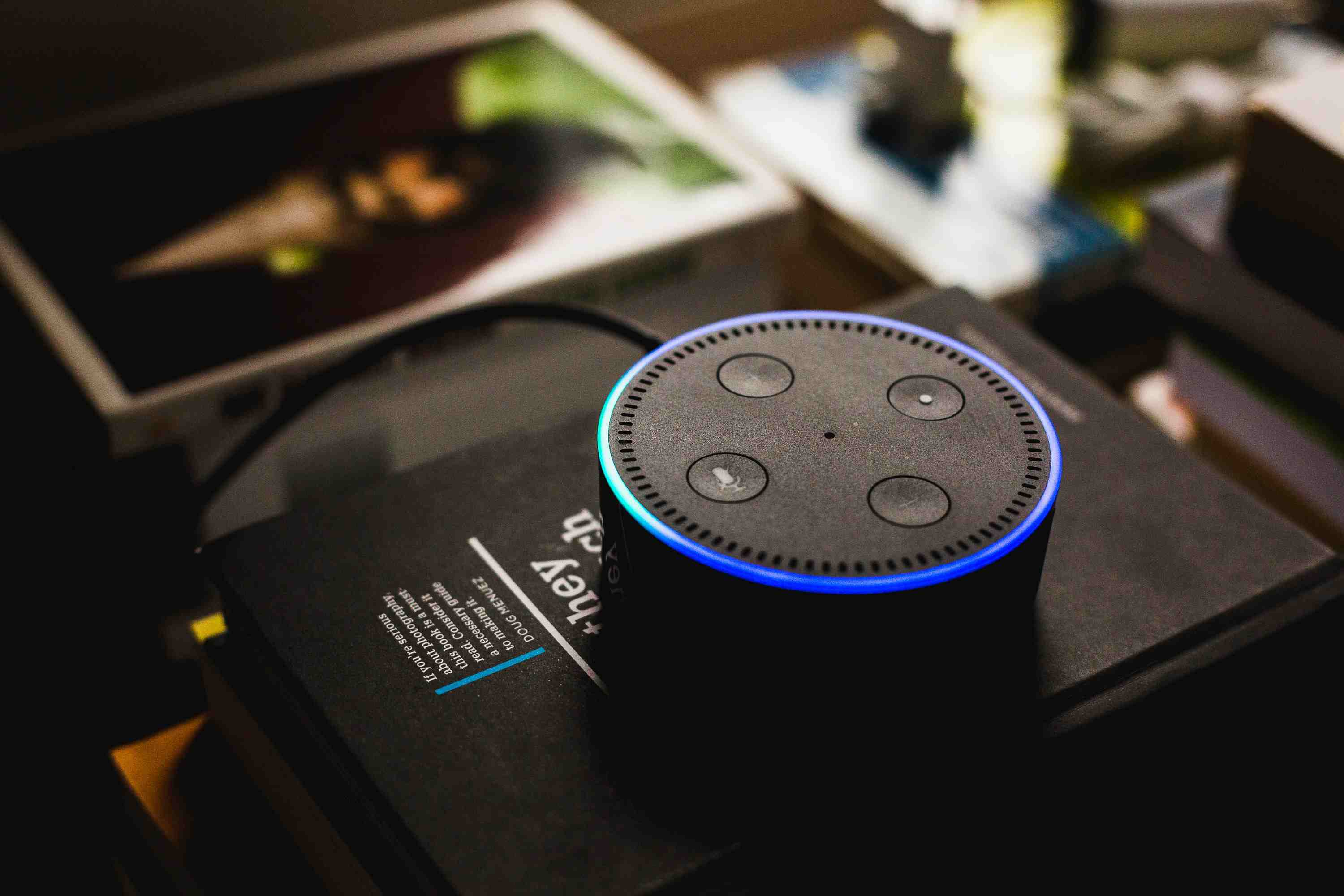 Amazon Echo Dot na knihy