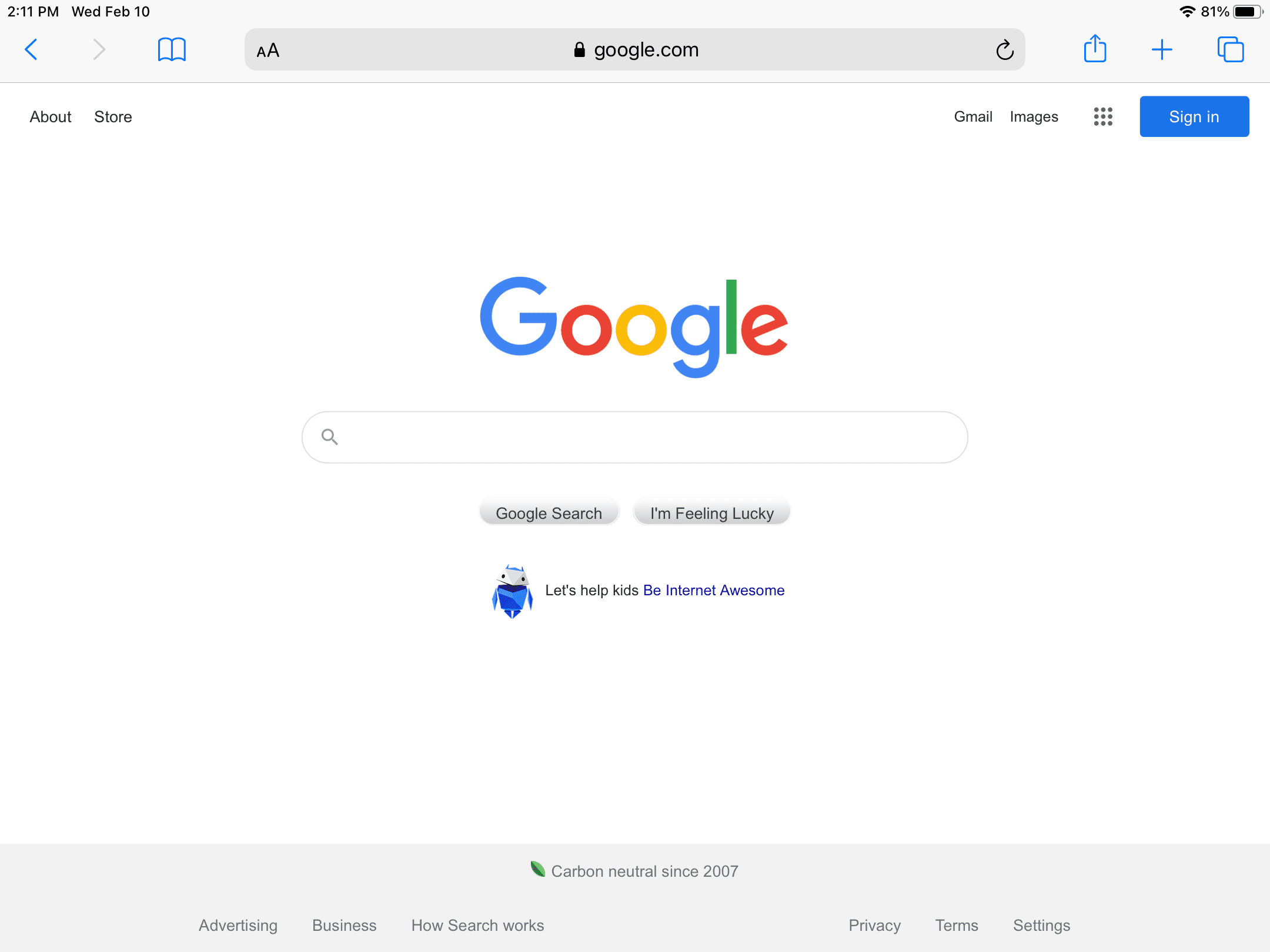 Prohlížeč Safari na iPadu zobrazující Google.