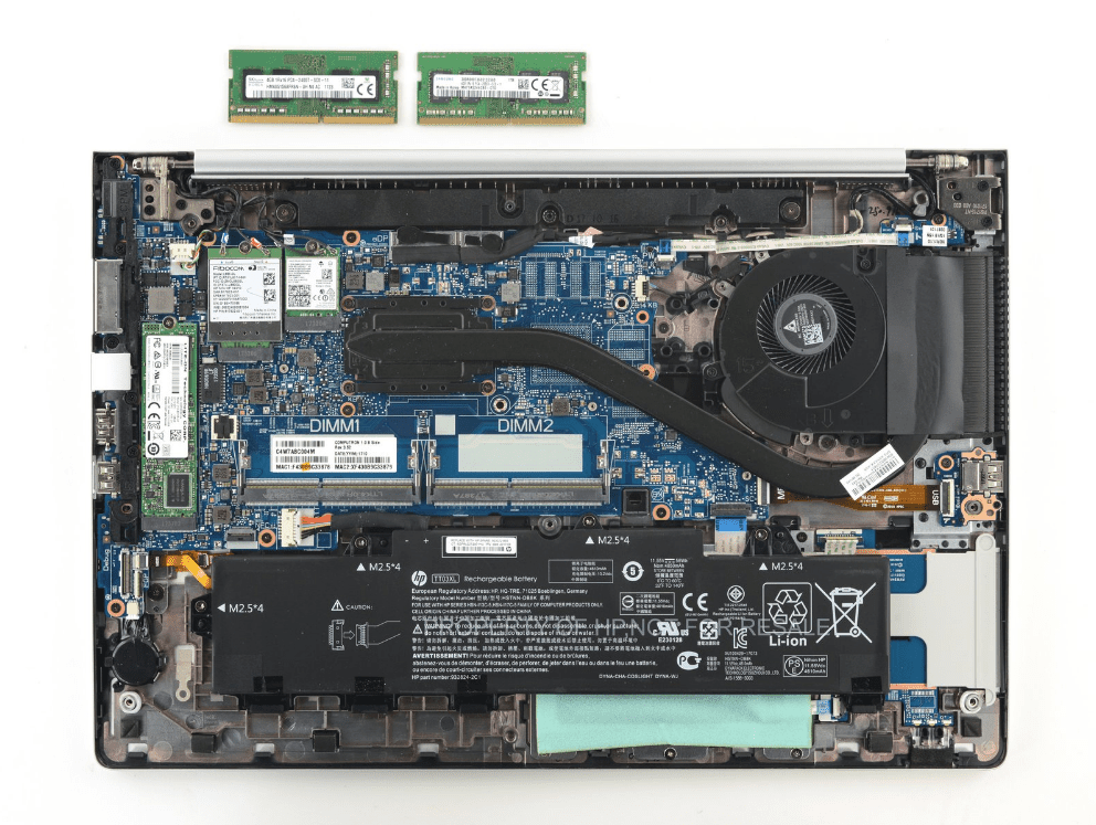 Vnitřek EliteBook 800 G5 s RAM na boku