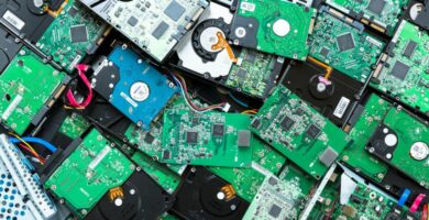 Úvod do počítačových síťových adaptérů 8 circuit boards and computer waste 669100808 5b18887943a103003683e471