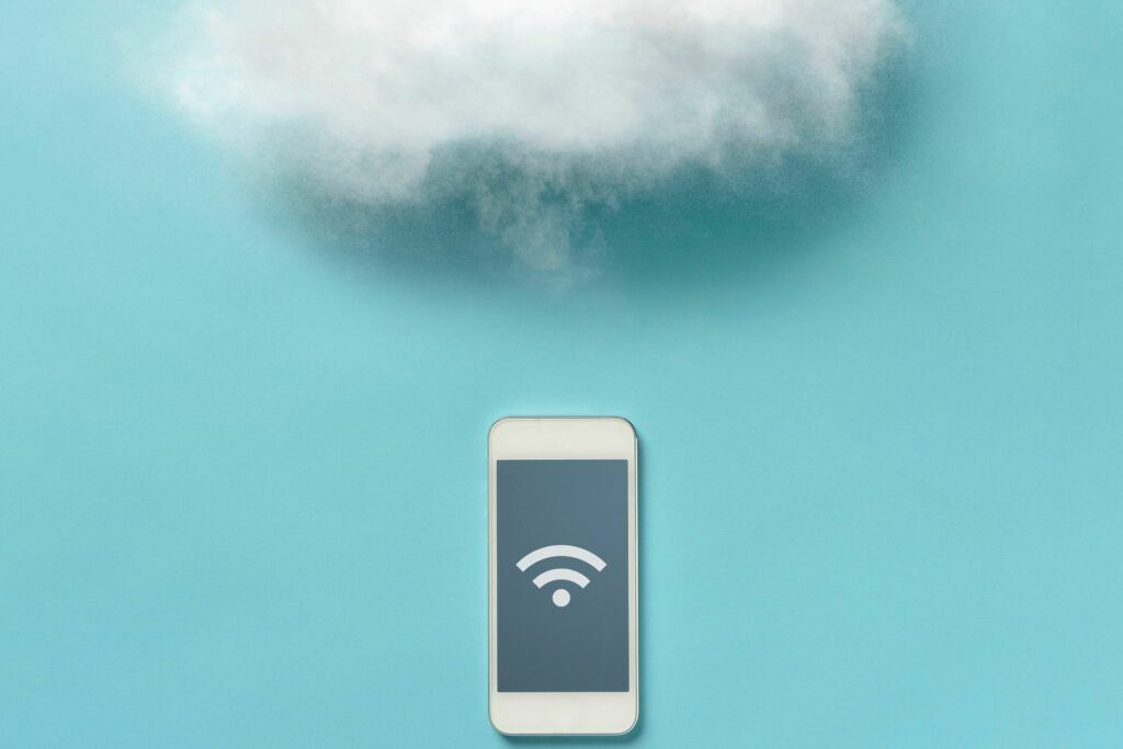 cloud and smartphone 183710748 593b126e3df78c537b81131c 5c70707046e0fb00014ef5e0