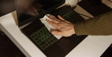 Jak čistit klávesnici počítače 28 how to clean a computer keyboard 48423271 a12b26fc9741401b97ffd0a7d852dfc7