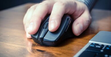 Jak připojit bezdrátovou myš k Chromebooku 79 how to connect a wireless mouse to a chromebook 5093695 7 a8a1fafa65fa4a0b88338bf2f666c92b
