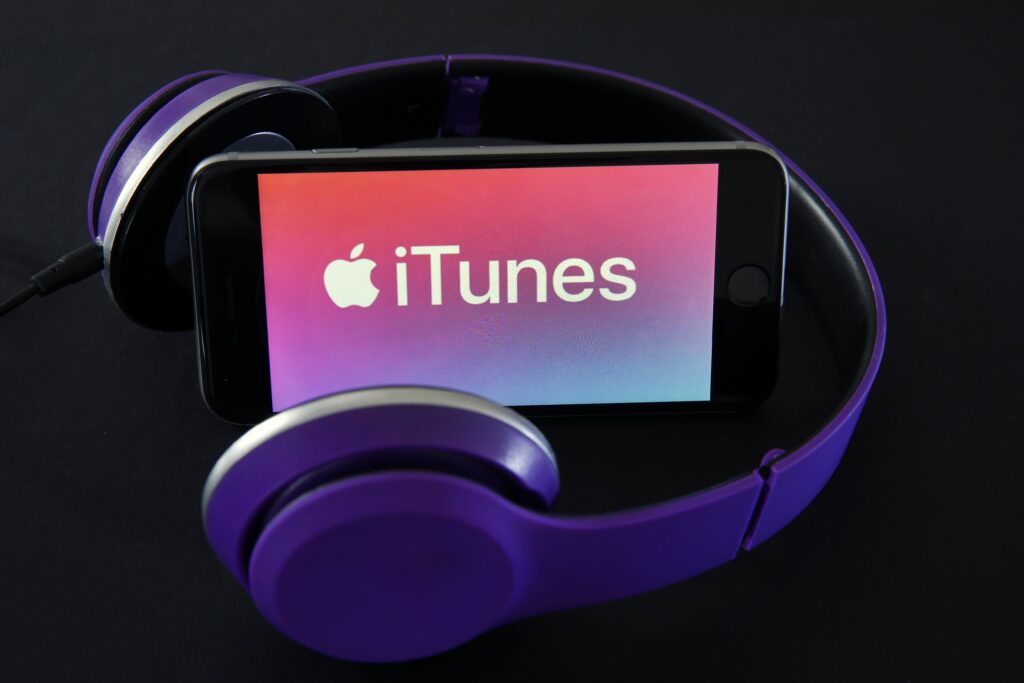 itunes illustration 1153455707 281602a7eee4442e920534c826e59987