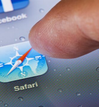 Jak spravovat zásuvné moduly ve webovém prohlížeči Safari 1 macro image of running safari web browser on an ipad 458404835 5b0455503de42300399732c7