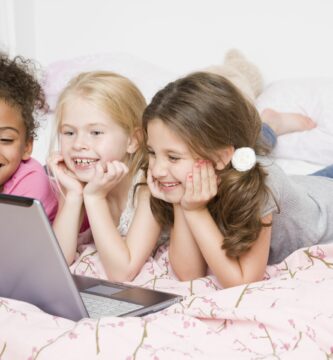 multi ethnic girls looking at laptop 80284210 5978c122845b340011a57b9b
