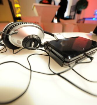 Jak přehrávat soubory MP3 a AAC na Nintendo 3DS 3 nintendo hosts exclusive launch event for nintendo 3ds 110925581 5b200e16a474be00387fc941