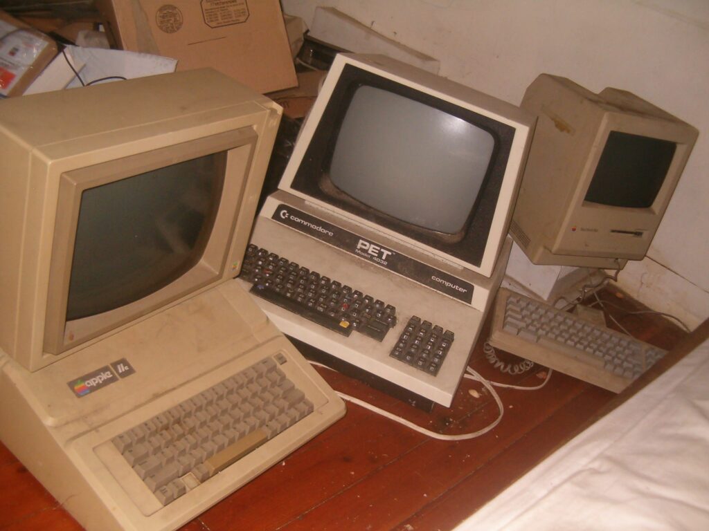 old computers 441ef4d8a6304f2599d34fe1a4140311