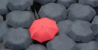 Omezení typu souboru 94 one red umbrella martin barraud ojo images getty images 56a6fa473df78cf772913d4b