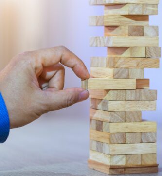 Jak používat filtry v aplikaci Excel 1 planning risk and strategy in business businessman and engineer gambling placing wooden block on a tower 870703916 5bdb3152c9e77c002675681a