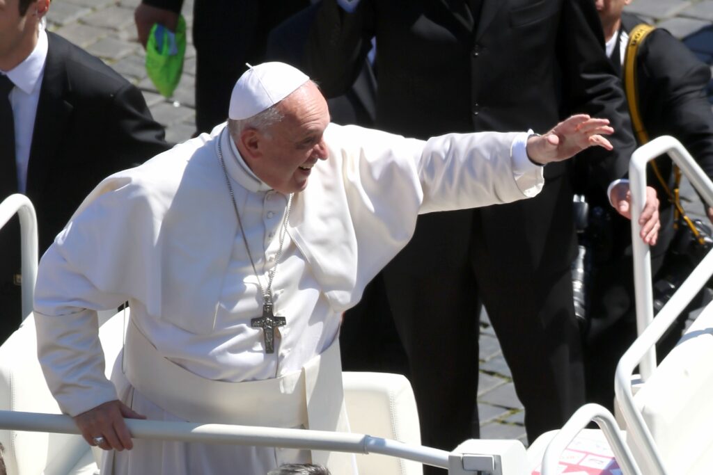 pope francis delivers urbi et orbi blessing during easter mass in st peter s square 485740869 57d398e53df78c5833492a26