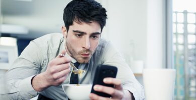smart phone addiction Tara Moore 56a709245f9b58b7d0e62c86
