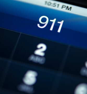 Jak obejít uzamčení obrazovky Android pomocí tísňového volání 3 smartphone call to 911 171337656 5bee180e46e0fb00512458b4