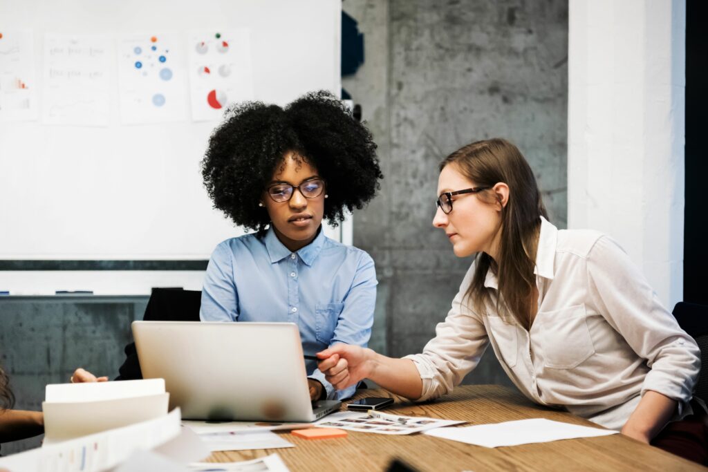 two young women having a discussion in a business 607477463 5a32f91aec2f640037522ed6