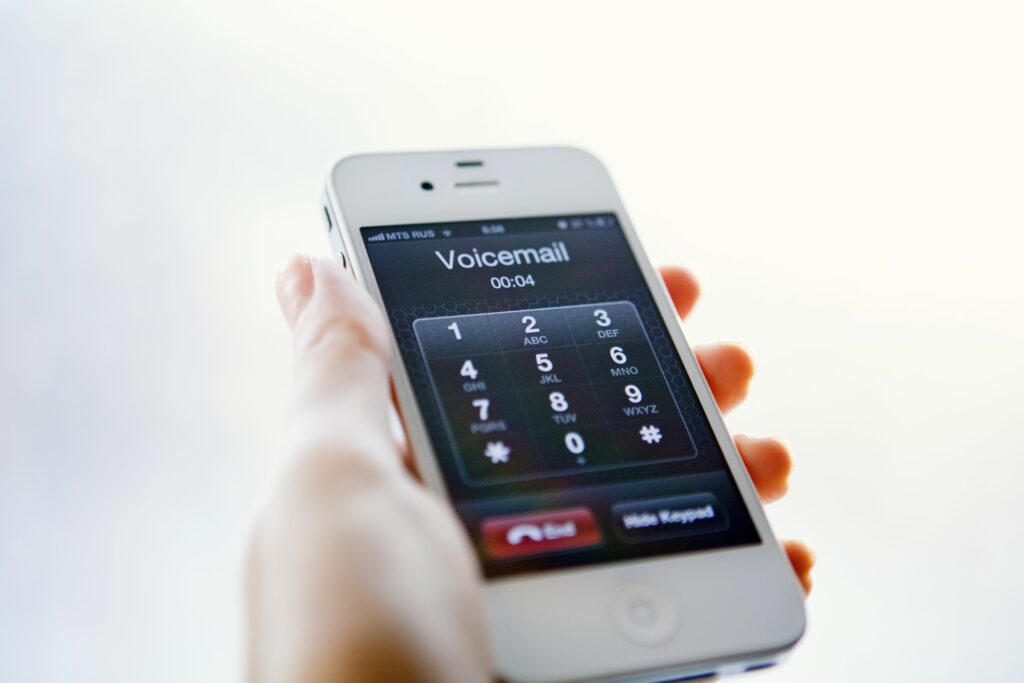 voicemail on iphone 459017673 5b2c059aa474be00366e38cf