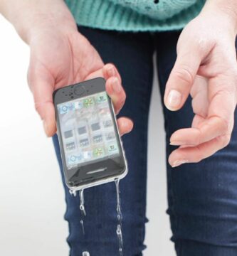 Jak sušit a opravit mokrý iPhone nebo iPod 3 wet phone 160440298 resized 56a534ff5f9b58b7d0db8093