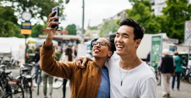 young tourist couple taking a photo of themselves 698091330 5bdb80fdc9e77c005191331c