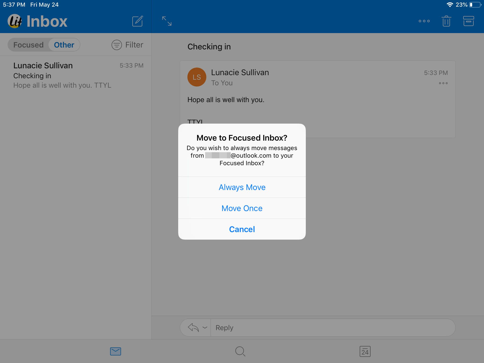 Dialog s výzvou k přesunu do cílové doručené pošty v Outlooku pro iOS.