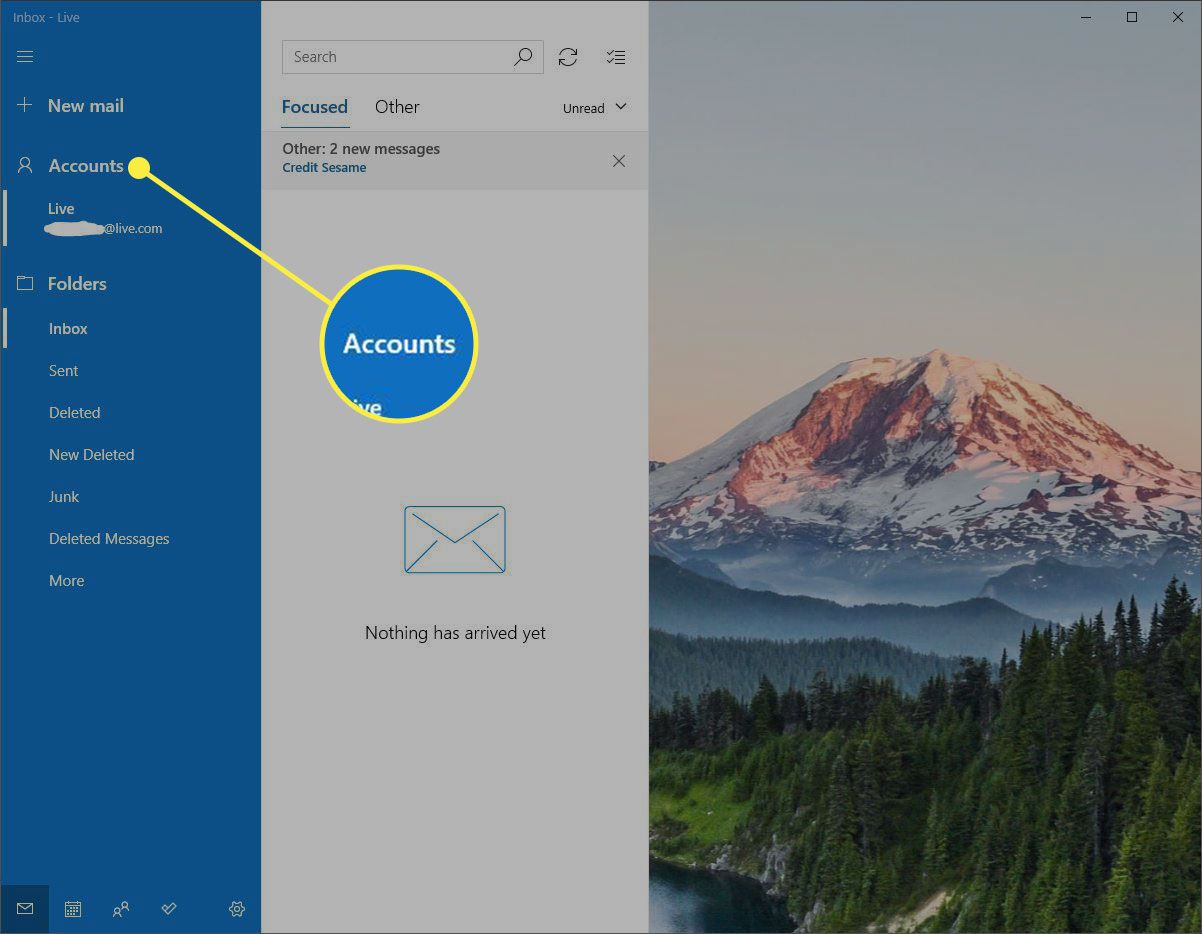 Snímek obrazovky Windows Mail se zvýrazněnou sekcí Účty