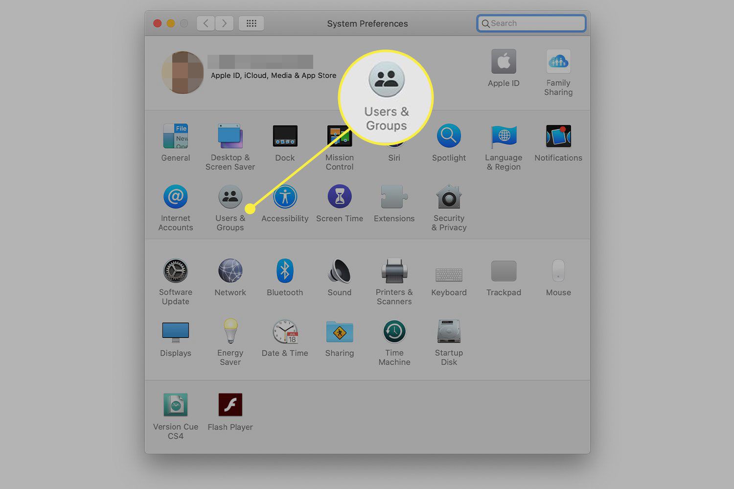 Snímek obrazovky s předvolbami systému Mac se zvýrazněným nadpisem Uživatelé a skupiny