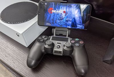Ovladač PS4 hrající optimalizovaný pro hru Xbox Series X | S pro Android s Game Pass.