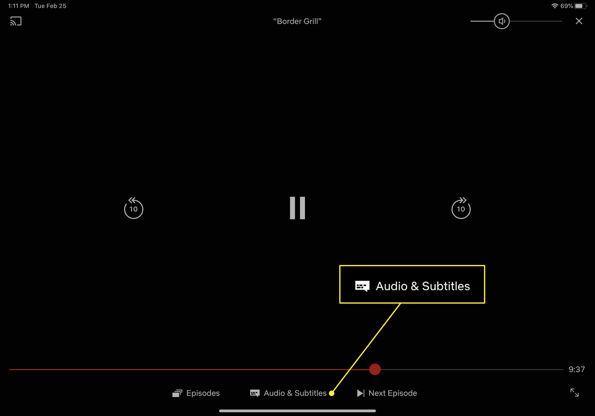 Snímek obrazovky Netflixu pro iOS se zvýrazněným nadpisem Zvuk a titulky