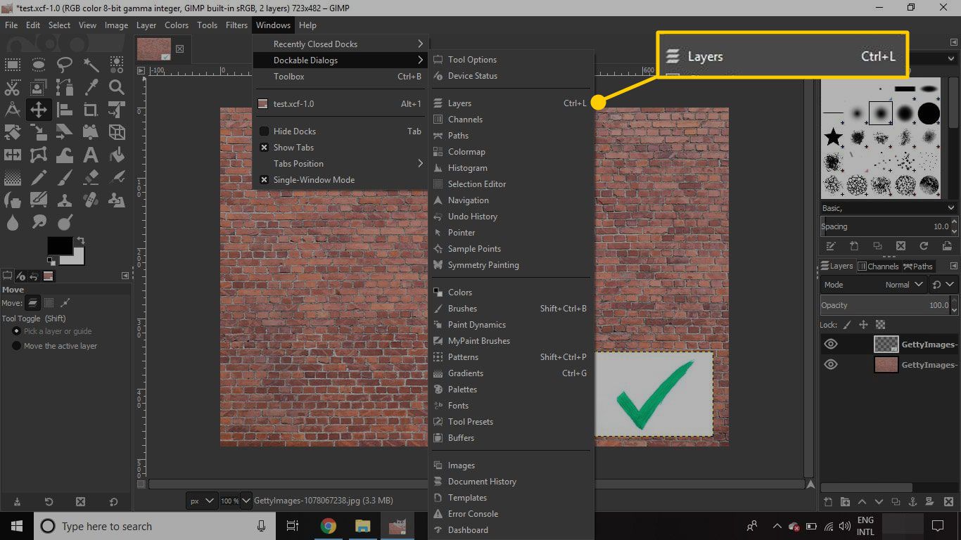 GIMP s příkazem Layers zvýrazněným v nabídce Okno