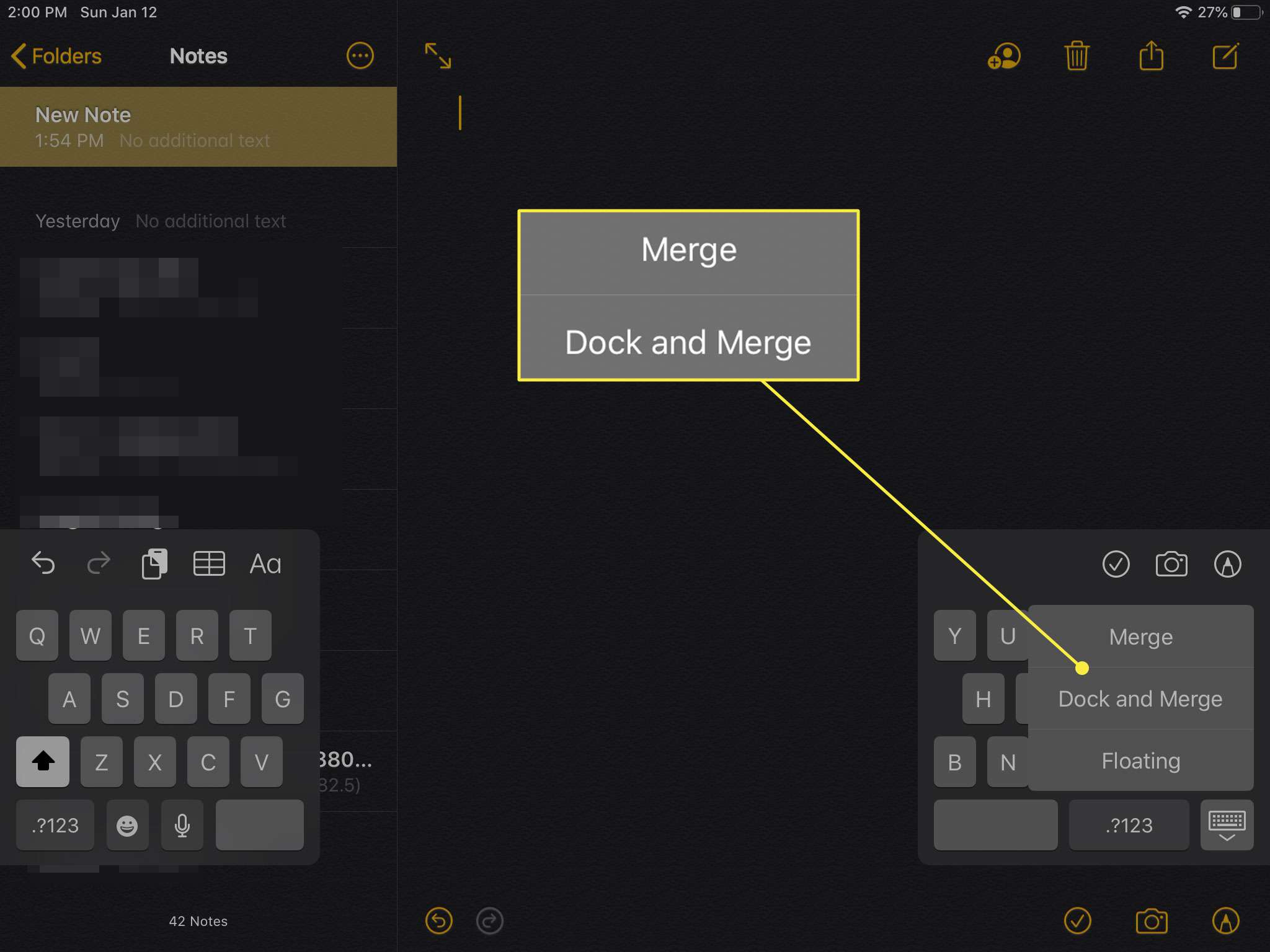 Snímek obrazovky zobrazující klávesnici iPadu se zvýrazněnými možnostmi „Sloučit“ a „Dock and Merge“
