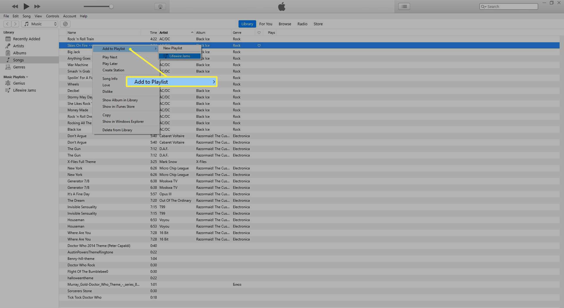 Přidání skladeb do seznamu skladeb v iTunes