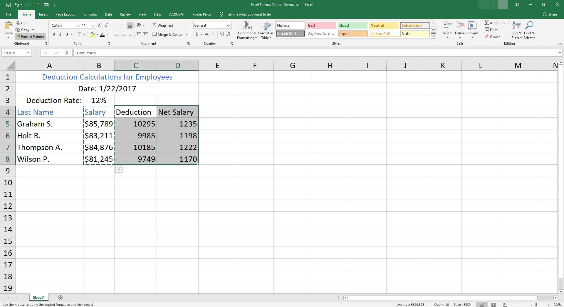 Buňky C4 až D8 jsou vybrány v Excelu.