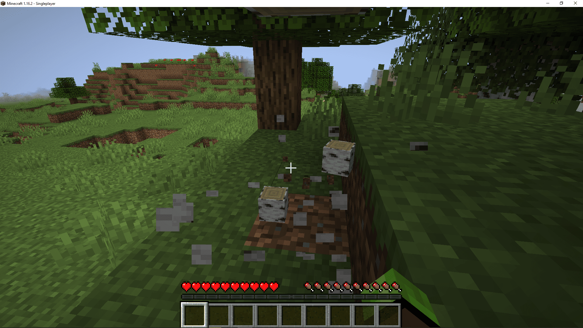Snímek obrazovky ražení stromů v Minecraftu.