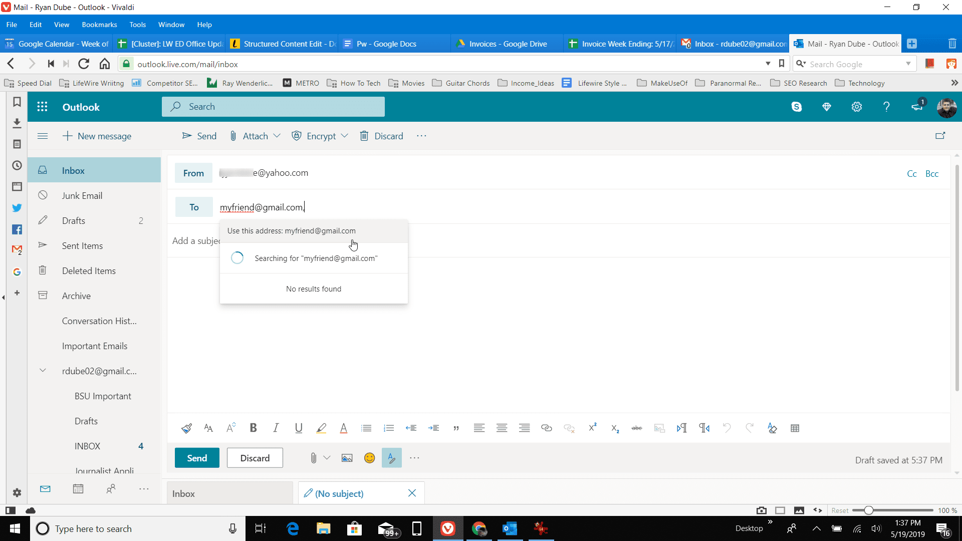Snímek obrazovky s použitím čárky po příjemci v aplikaci Outlook.com