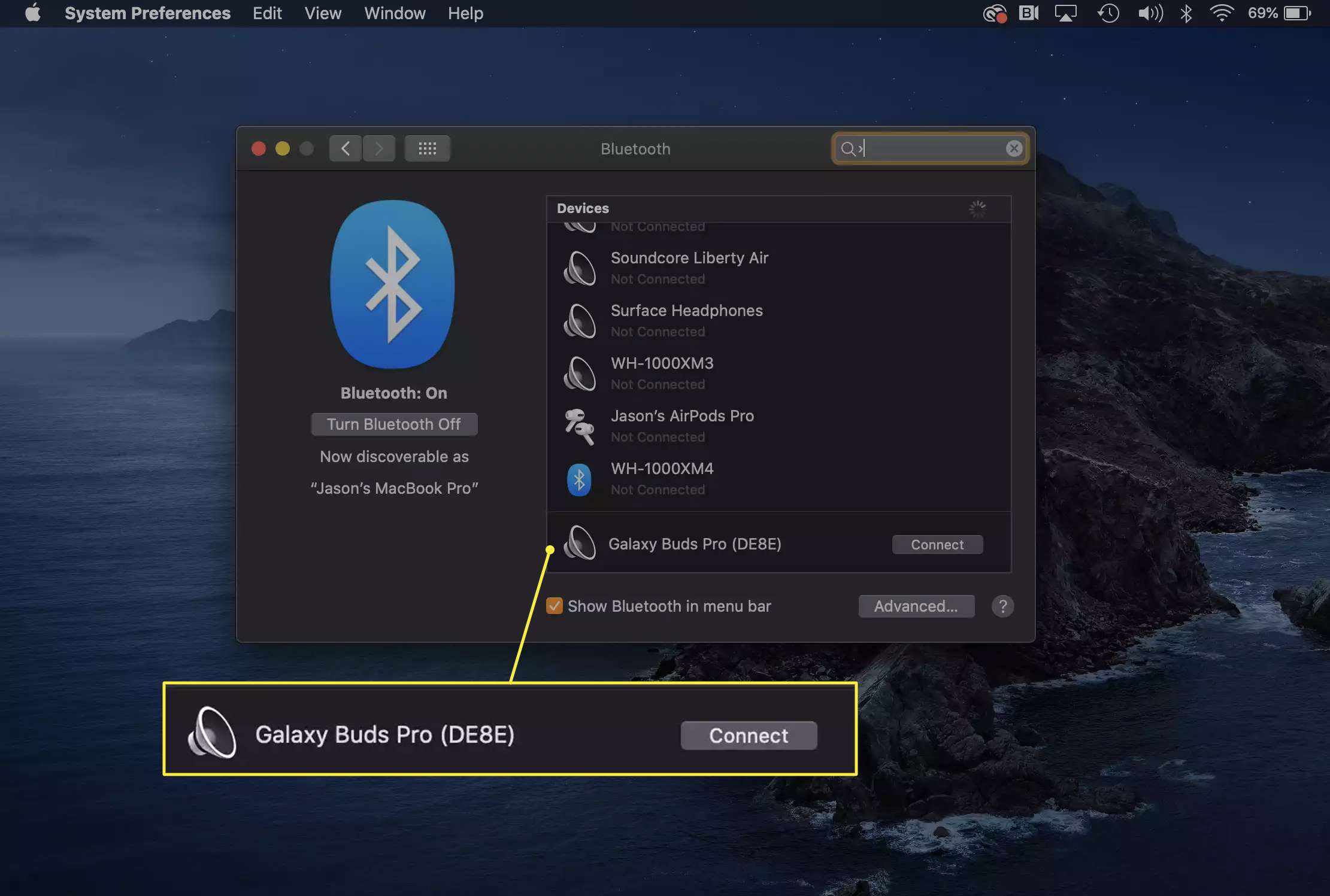 Nabídka párování Bluetooth v systému macOS s Samsung Galaxy Buds Pro připraveným k připojení
