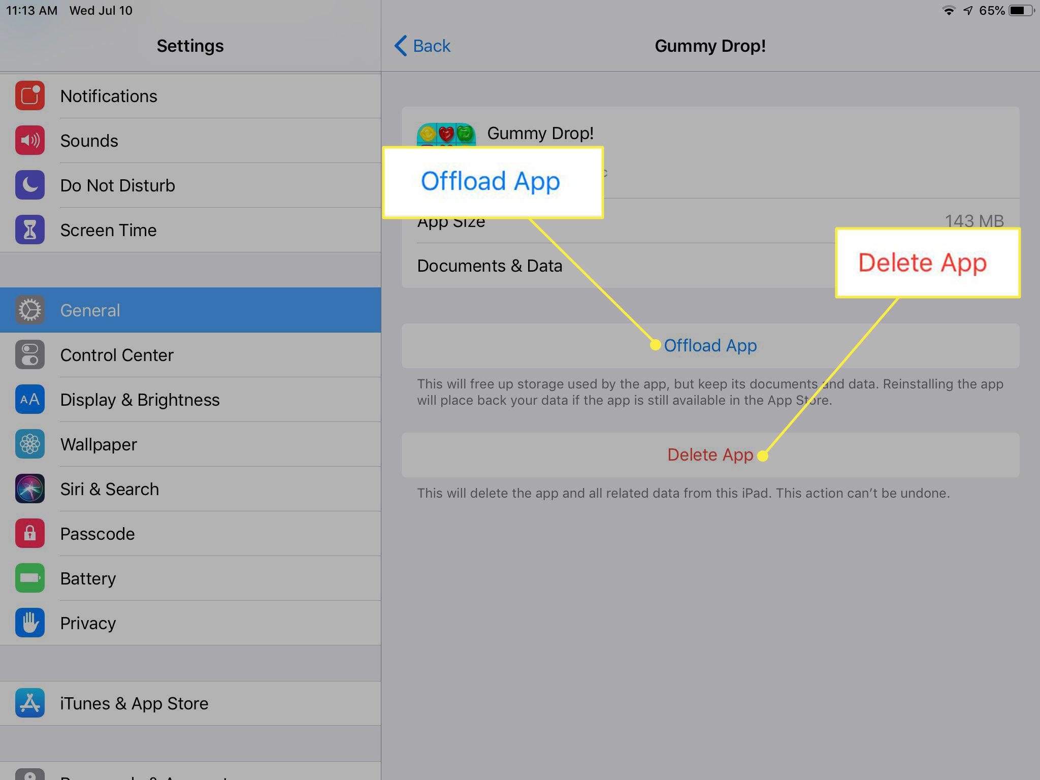 Snímek obrazovky aplikace v úložišti iPad se zvýrazněnými možnostmi Offload App a Delete App