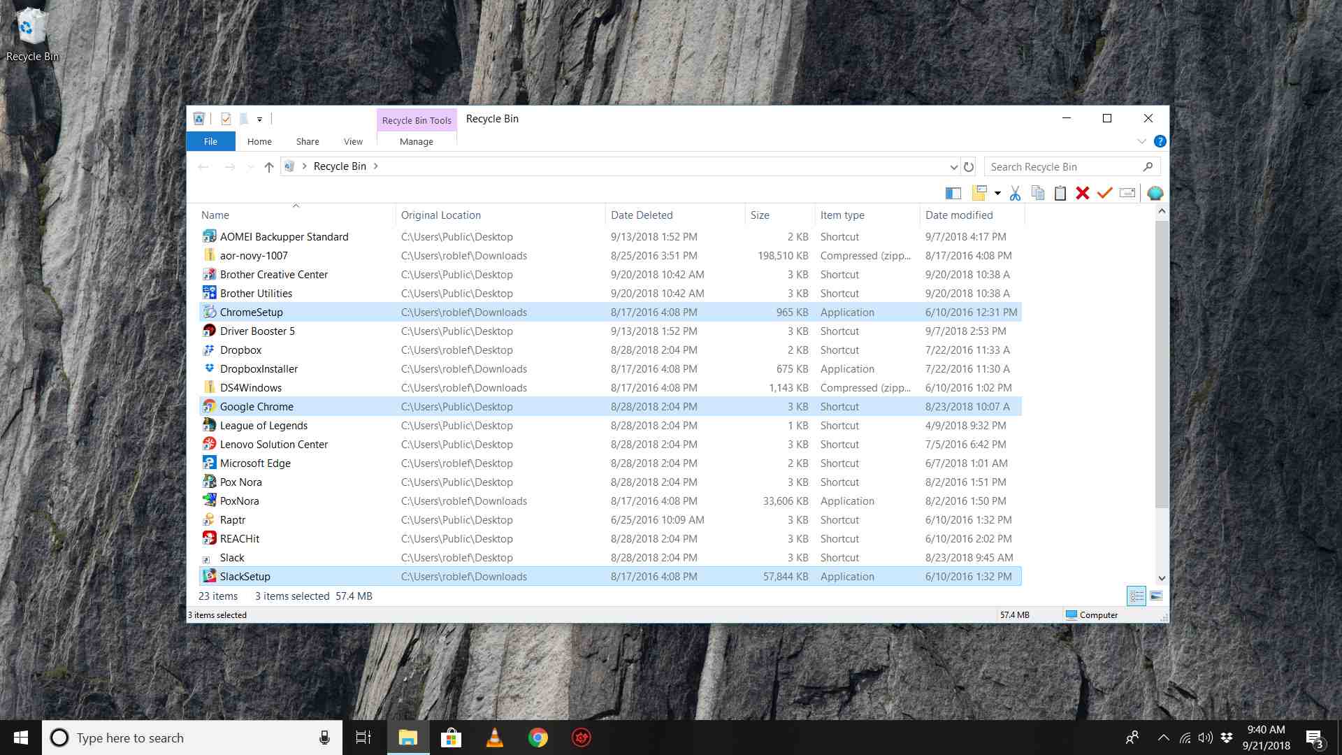 Snímek obrazovky pracovní plochy Windows 10 s otevřeným oknem Koš v zobrazení Podrobnosti