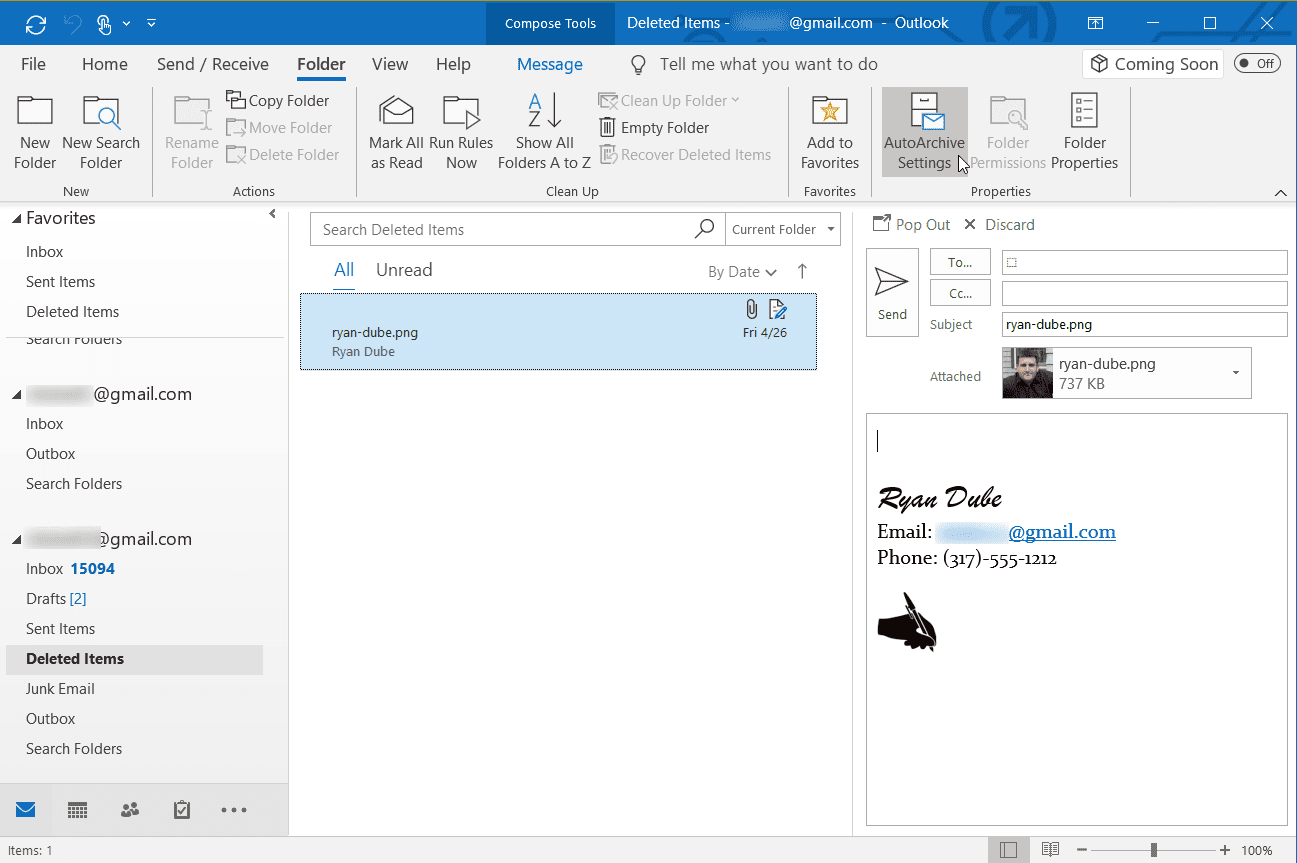 Snímek obrazovky nastavení automatické archivace na pásu karet aplikace Outlook