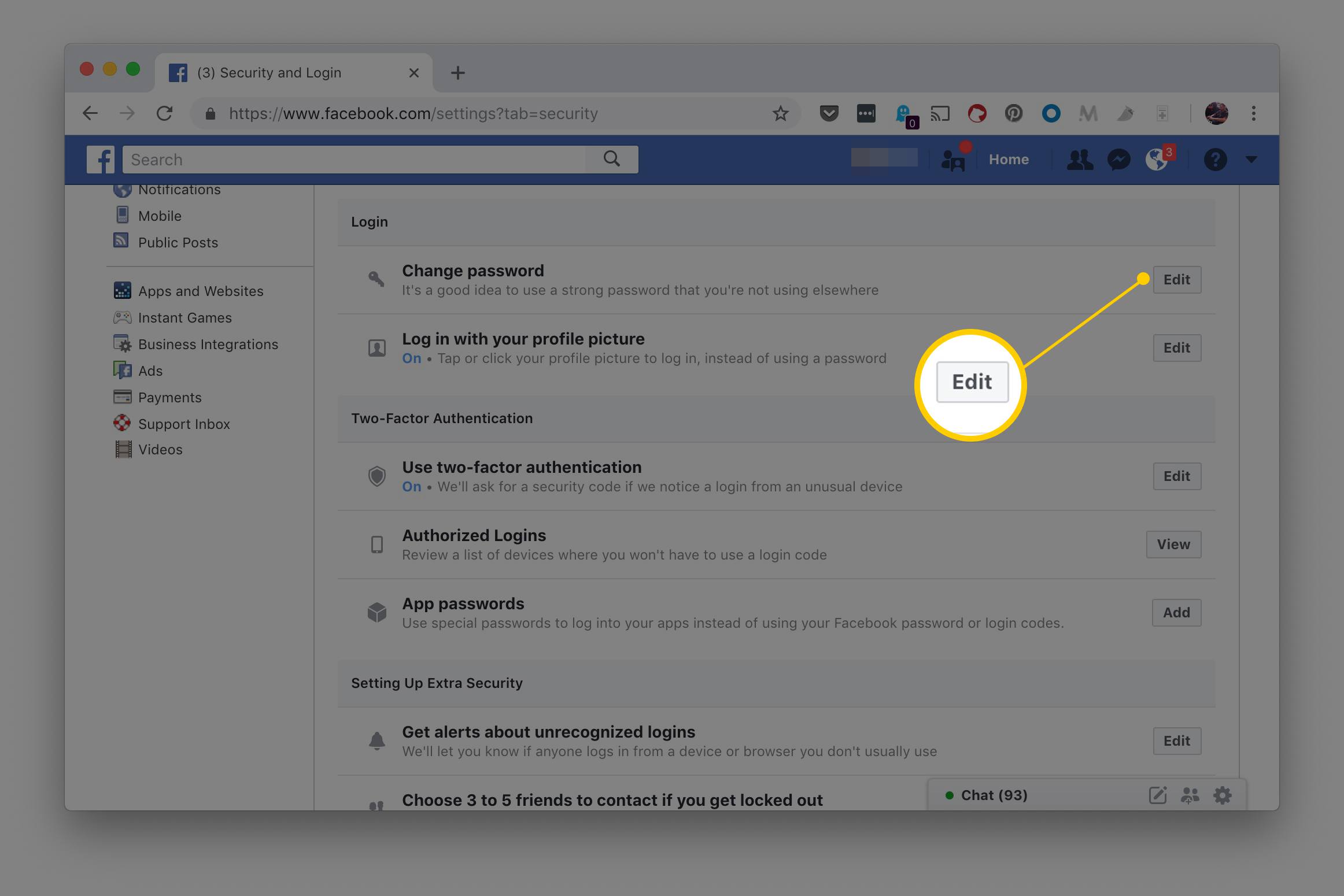Tlačítko Upravit pro změnu systému hesel na stránce Zabezpečení a přihlášení na Facebooku