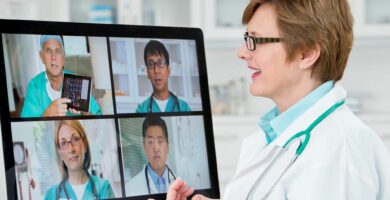 7 Výhody videokonferencí 20 Doctors talking in video conference in hospital Ariel Skelley Blend Images Getty 5817aded5f9b581c0ba23beb 603ad8ea1e734267bdbe71b9a2ad5b10