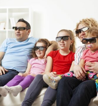 GettyImages family of five 3d tv 185121753 5a2f0edf47c2660036a7a03c