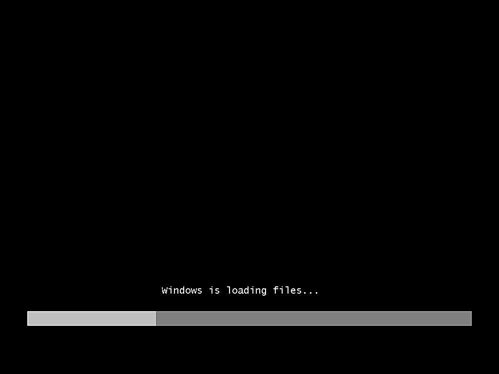 Snímek obrazovky s načítáním souborů instalace systému Windows 7