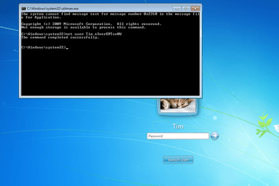 Snímek obrazovky ukazující, jak pomocí příkazu net user resetovat heslo systému Windows 7 pomocí cmd.exe