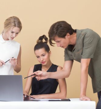adults collaborate collaboration 1036641 5c173c9346e0fb0001d878f7