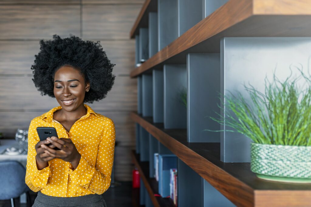 business woman reading text message on mobile phone 1173954417 019857ba417f4f298862cb92e6f3ce95