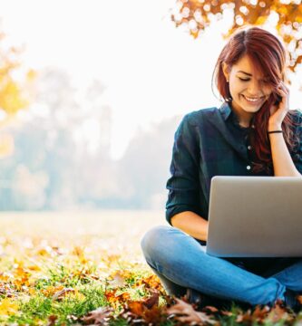 girl with computer during fall 495908462 59834d84845b3400119d374c