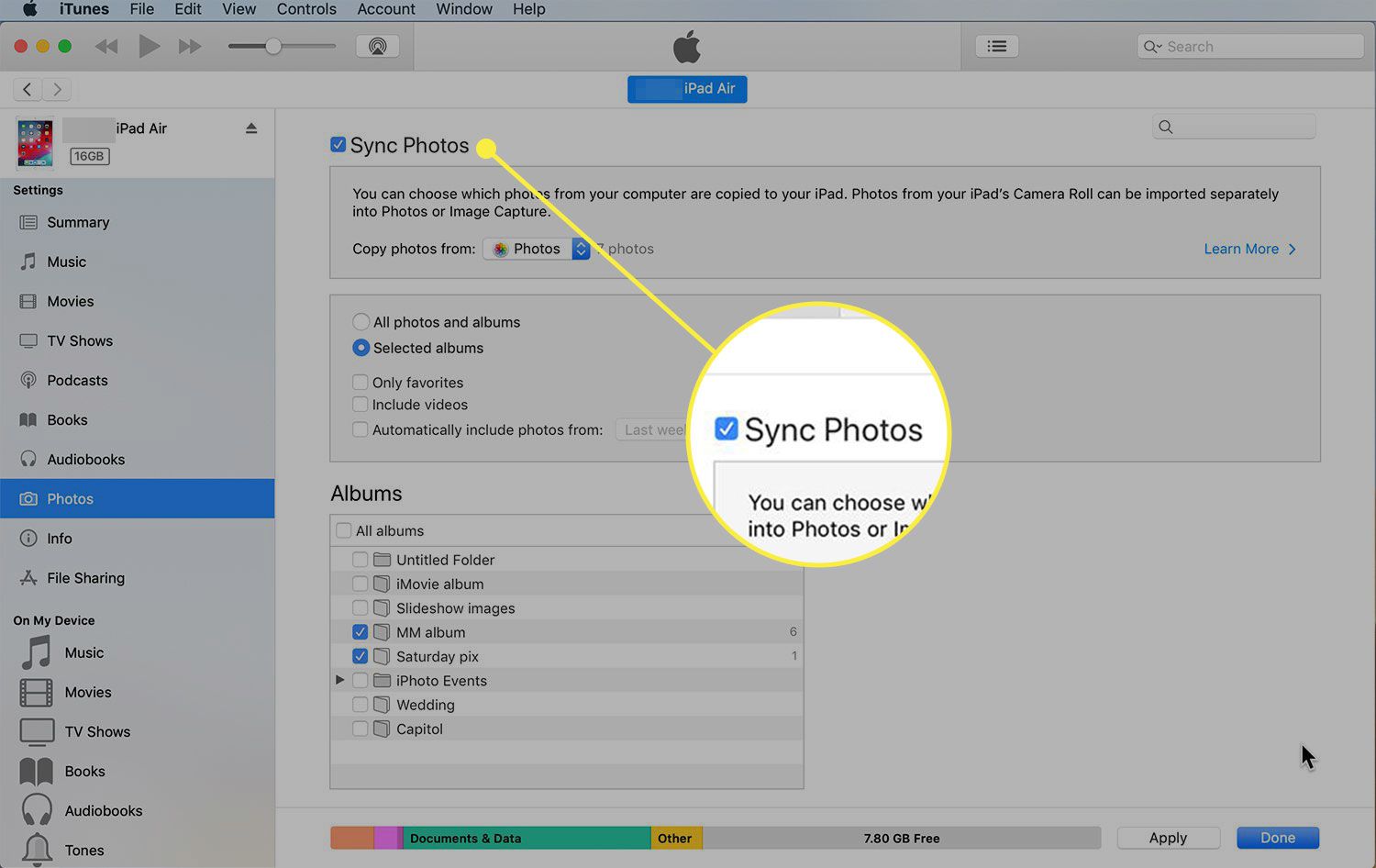 Snímek obrazovky iTunes se zvýrazněnou možností Synchronizace fotografií