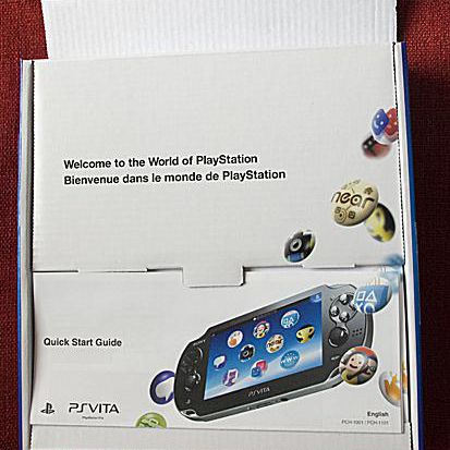 Uvnitř krabice PS Vita