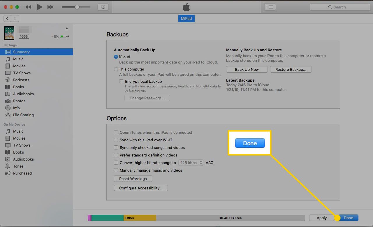 iTunes otevřené na Macu s zvýrazněným tlačítkem Hotovo na stránce Souhrn zařízení