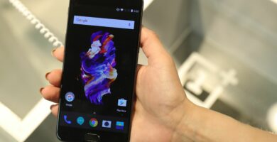 oneplus launches oneplus 5 smartphone at berlin flash store 699356072 7e960491ee6c46c7ad4a60b060e670ef