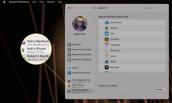 Seznam zařízení na Macu Apple ID System Preferences zvýrazněny