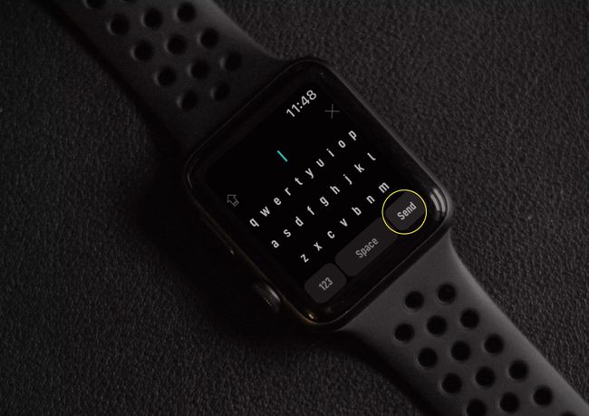 Klávesnice aplikace WatchKey na Apple Watch.